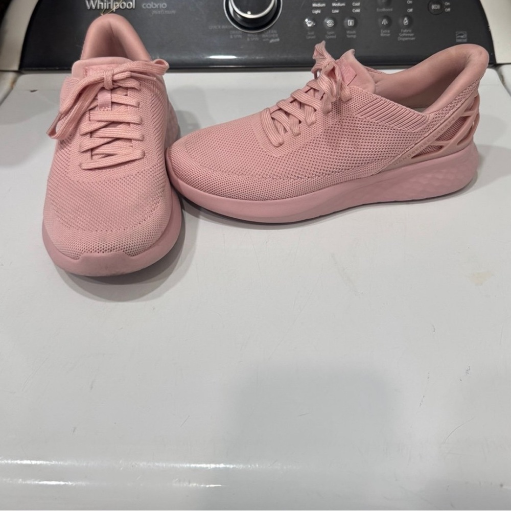 Kizik sneakers women’s 8